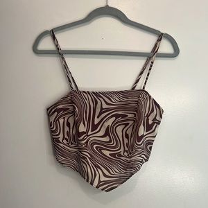 Printed brown and white cropped shirt.